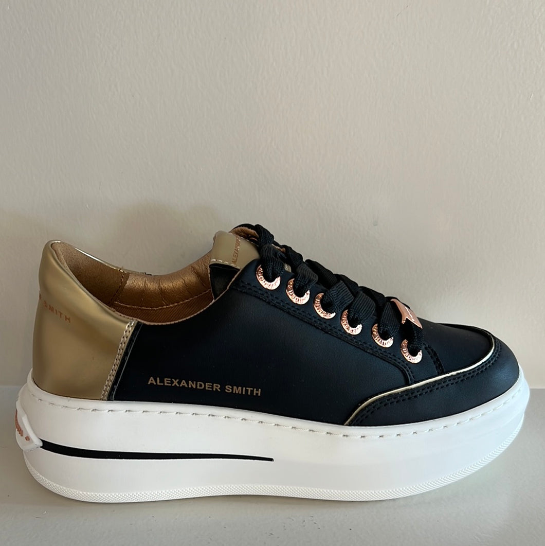 Zwarte sneaker met goud