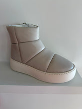 Afbeelding in Gallery-weergave laden, TAUPE BOOT

