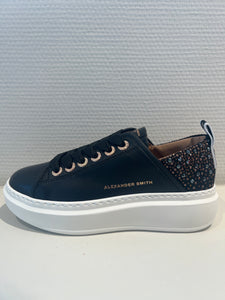 WEMBLEY WOMAN BLACK