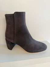 Afbeelding in Gallery-weergave laden, LYNN BROWN BOOTIE
