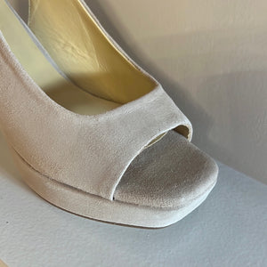 Beige dain pump