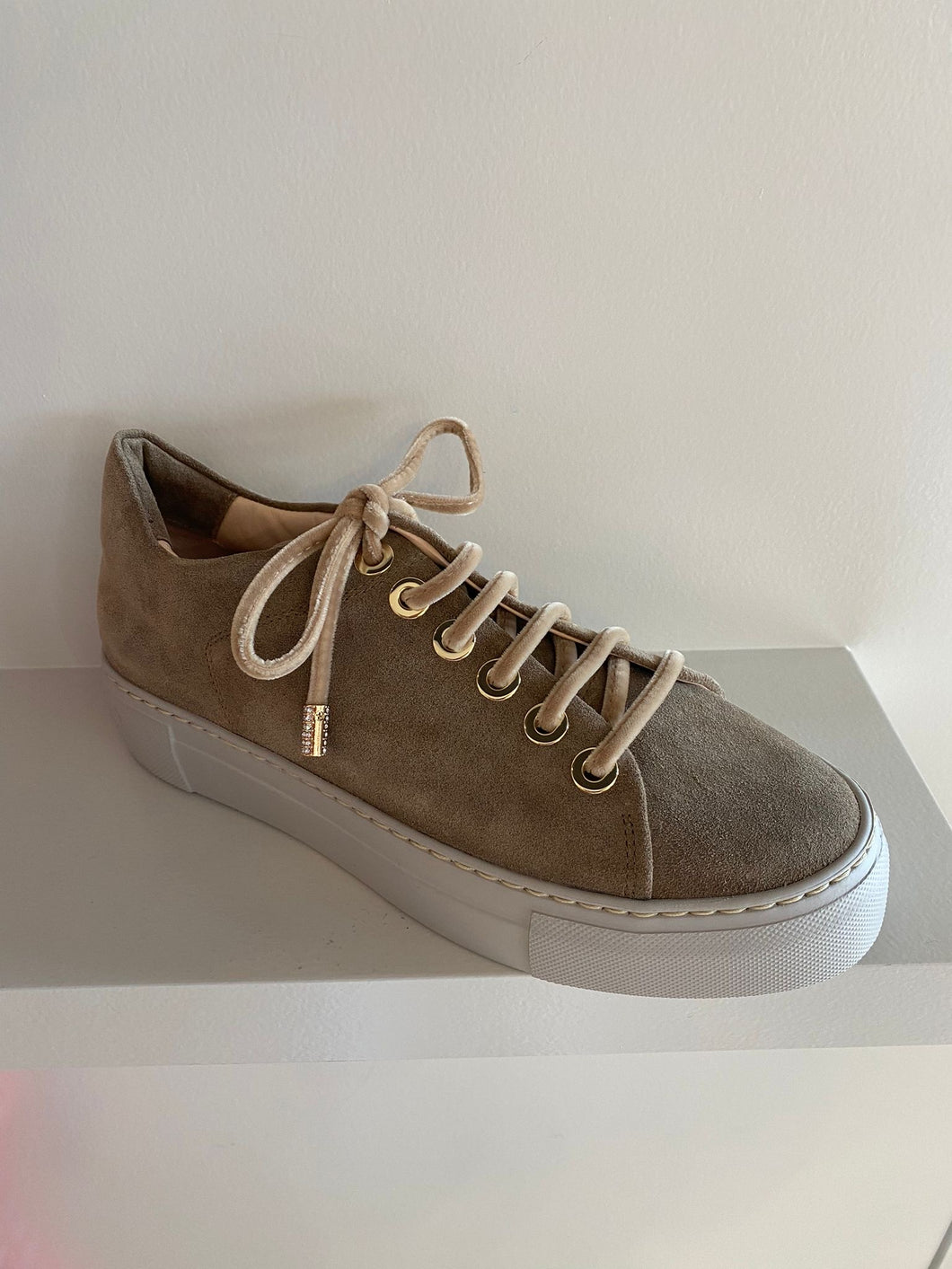 CRYSTAL TAUPE