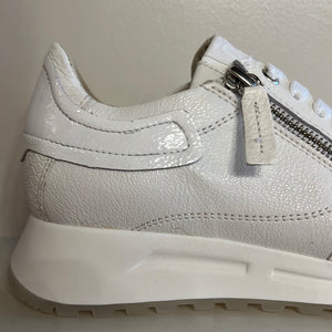 Witte sneaker