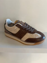 Afbeelding in Gallery-weergave laden, TAU BROWN
