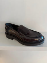 Afbeelding in Gallery-weergave laden, LOREN
