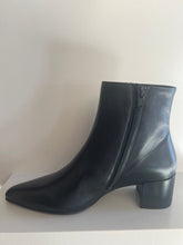 Afbeelding in Gallery-weergave laden, BLACK BOOT
