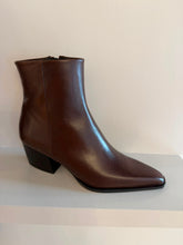 Afbeelding in Gallery-weergave laden, SOFTY
