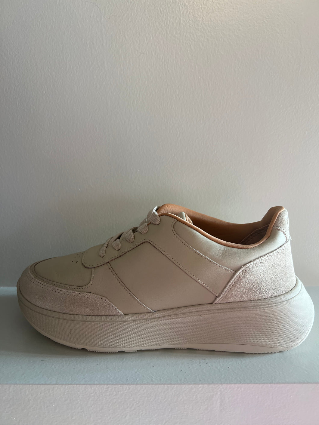 Beige sneaker