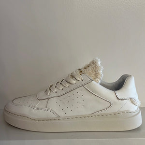 Witte sneaker