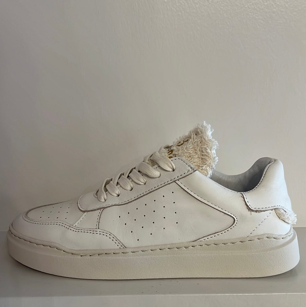 Witte sneaker