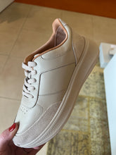 Afbeelding in Gallery-weergave laden, Beige sneaker
