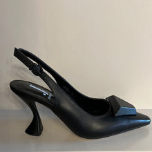 Afbeelding in Gallery-weergave laden, Zwarte slingback met punt
