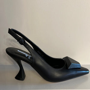 Zwarte slingback met punt