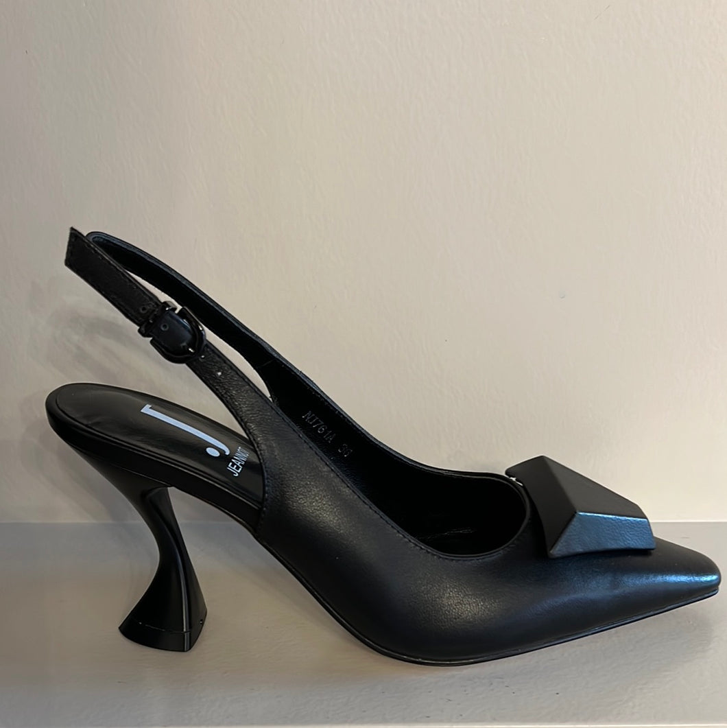 Zwarte slingback met punt