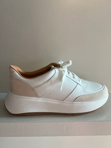 Witte sneaker